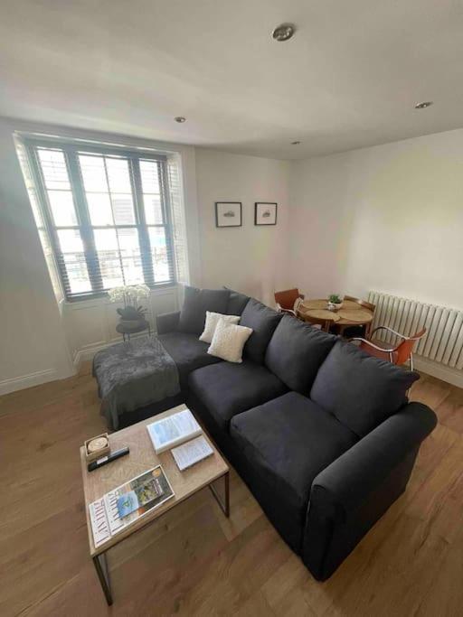Abergavenny Center 2-Bed Flat Appartement Buitenkant foto