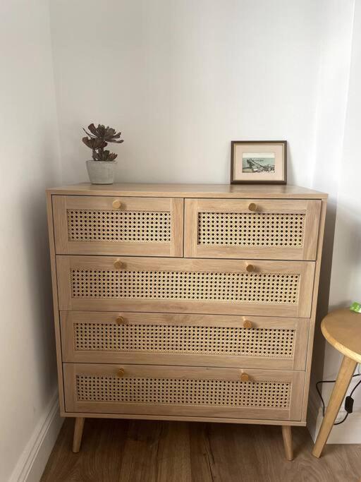 Abergavenny Center 2-Bed Flat Appartement Buitenkant foto