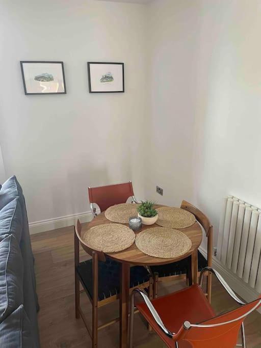 Abergavenny Center 2-Bed Flat Appartement Buitenkant foto