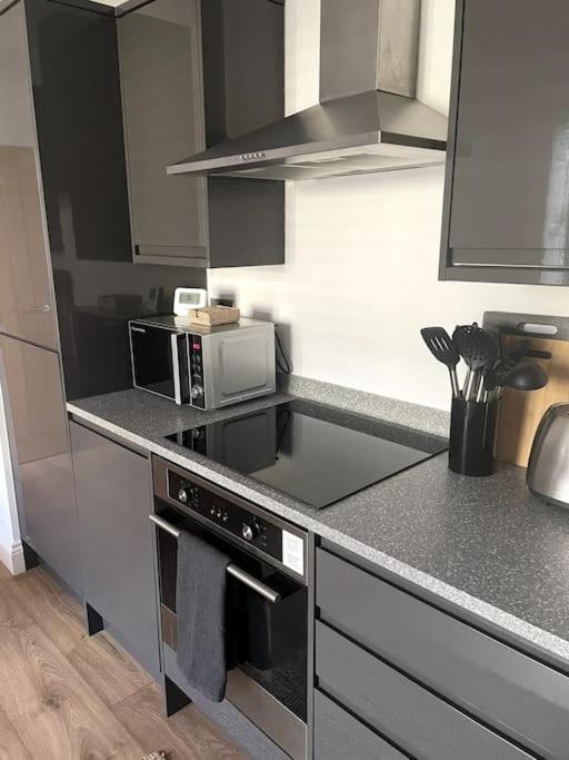 Abergavenny Center 2-Bed Flat Appartement Buitenkant foto